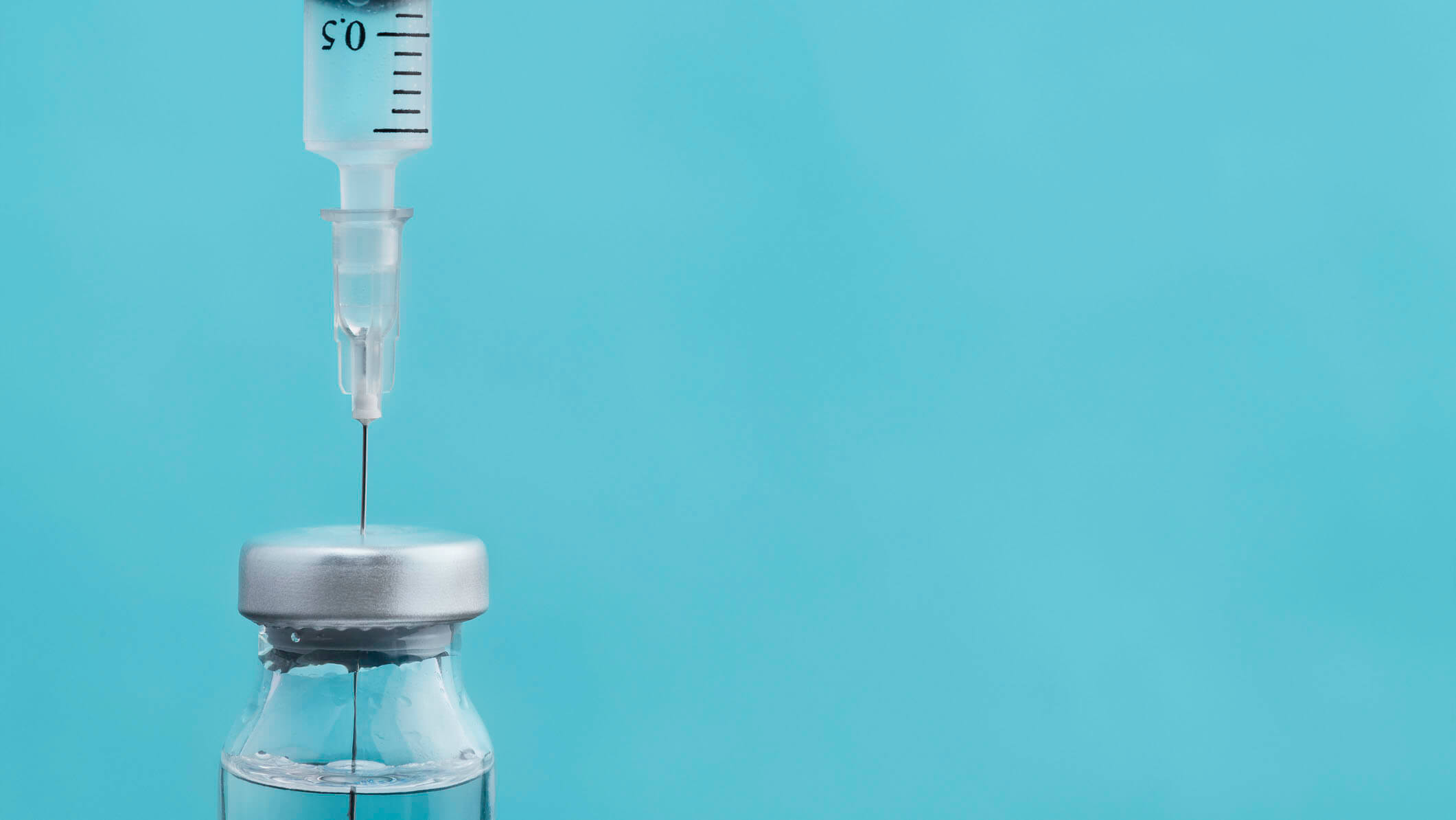 Всем нам сегодня остается надеяться, что вакцина против COVID-19 будет создана очень скоро. Фото.