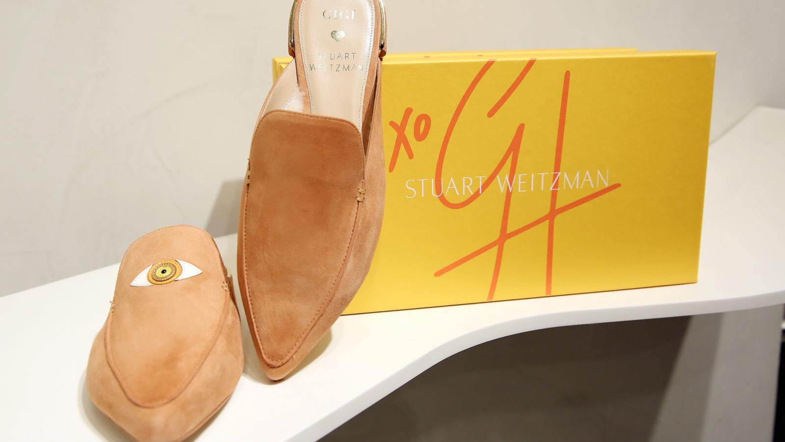 Обувь EyeLove от Джиджи Хадид выглядит так. Фото.