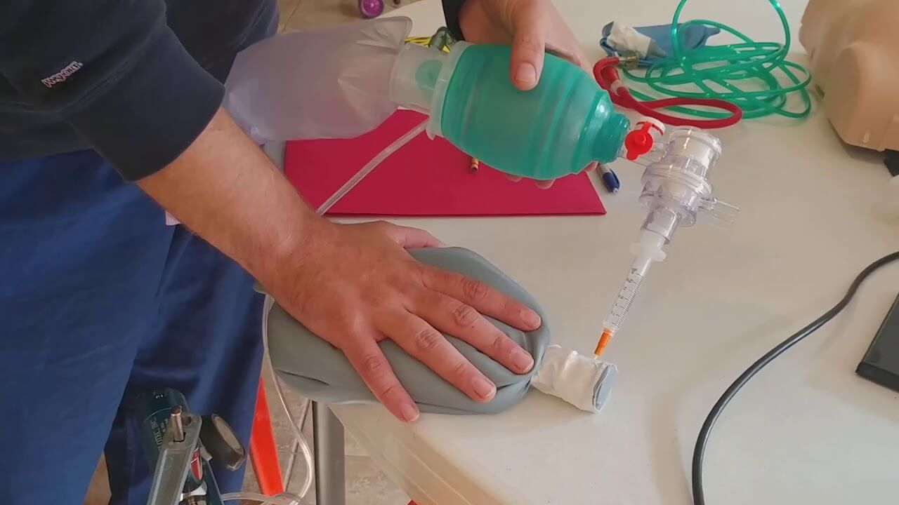 Ручной мешок Амбу выглядит так. Фото.