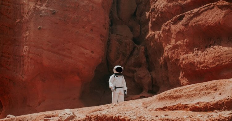 Где на Марсе могут жить люди? Вынуждены разочаровать тех, кто хотел наблюдать за марсианскими закатами – жить на Марсе мы скорее всего будем под землей. Фото.