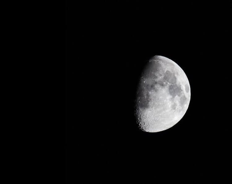 Что такое реголит и зачем Китай летит за лунным грунтом. Вот вроде она просто серая, но все равно красивая. Фото.