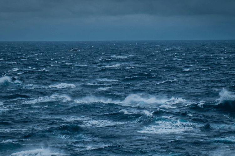 Где находится Море дьявола и что это такое. Море только кажется чем-то легким и связанным с отпуском. На самом деле это опасная стихия. Фото.
