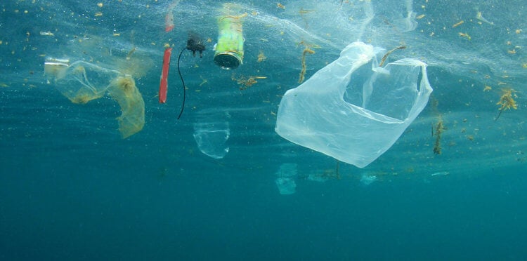 Как мусор оказывается в океане. Такие картины пугают и угнетают. Фото.