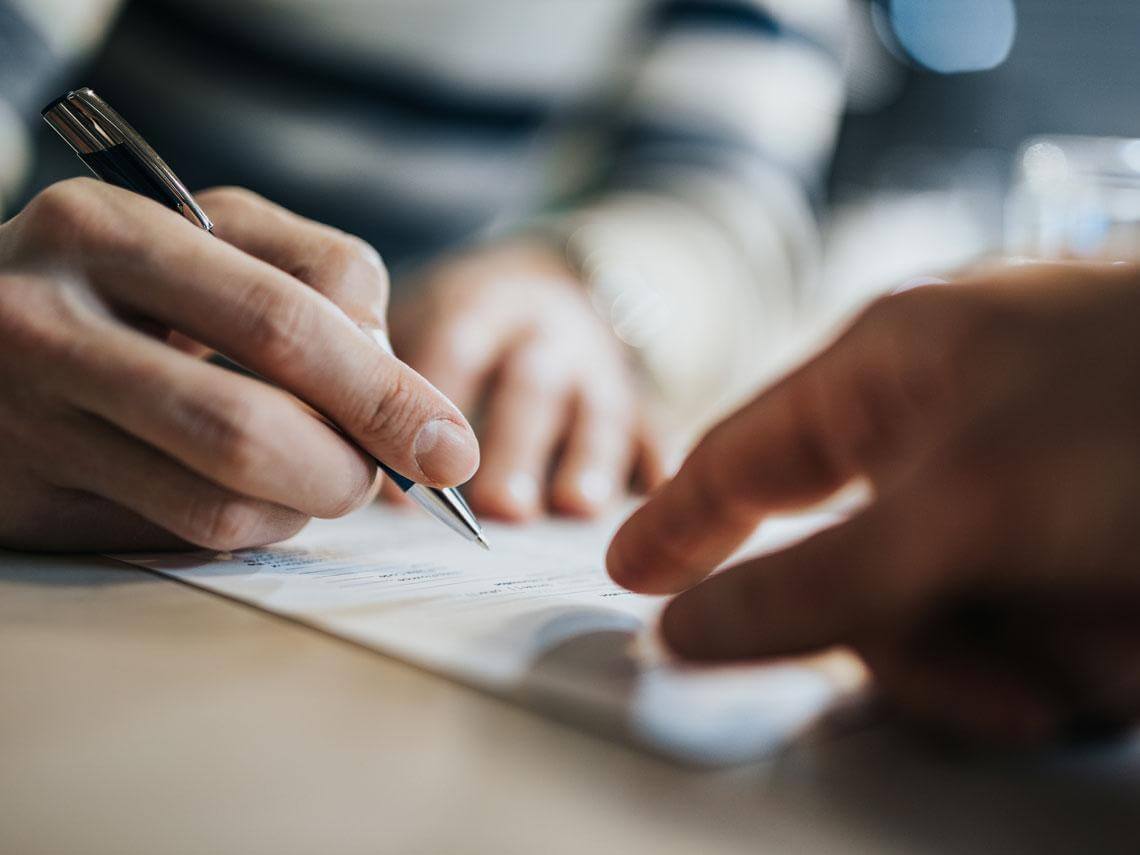 Чаще других психопаты занимают следующие должности: генеральный директор, адвокат, представитель медиа (радио или телевидения), специалист по продажам, хирург, журналист, офицер полиции, священнослужитель, шеф‑повар, госслужащий. Фото.