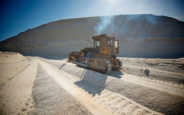 Почему йодируют именно соль. А так добывают соль. Фото.