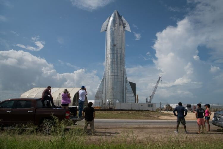 Космодром SpaceX. Фанаты SpaceX приехали на презентацию Starship Mk1 в Бока-Чика. Фото.