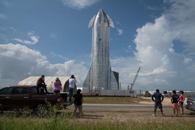 Космодром SpaceX. Фанаты SpaceX приехали на презентацию Starship Mk1 в Бока-Чика. Фото.