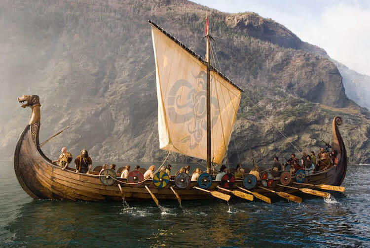 Корабль викингов пролежал под землей 1 000 лет. Теперь его хотят достать. На таких ладьях викинги уходили в плавание. Эти суда называли драккарами. Фото.