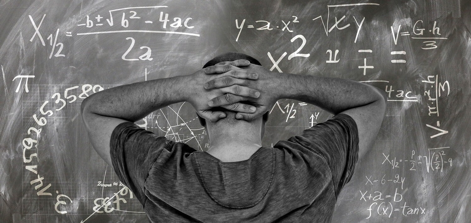 В прошлом люди были умнее? Вы тоже не понимаете что написано на доске? Что это о вас говорит? Фото.