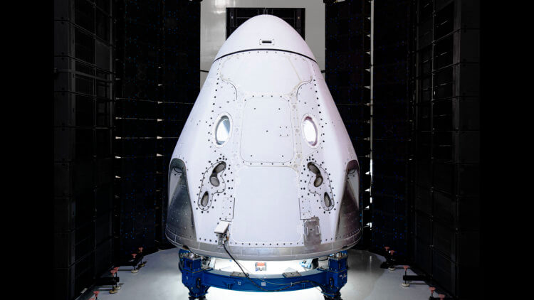 SpaceX может повторно использовать Falcon 9 и Crew Dragon для доставки людей на МКС. SpaceX сможет запускать астронавтов на одном и том же корабле. Фото.