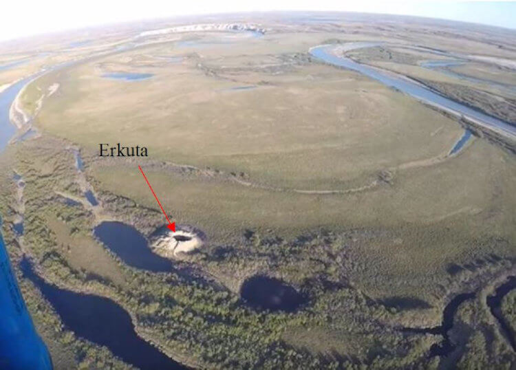 Почему образовываются кратеры. Кратер в долине реки Еркута. Фото.