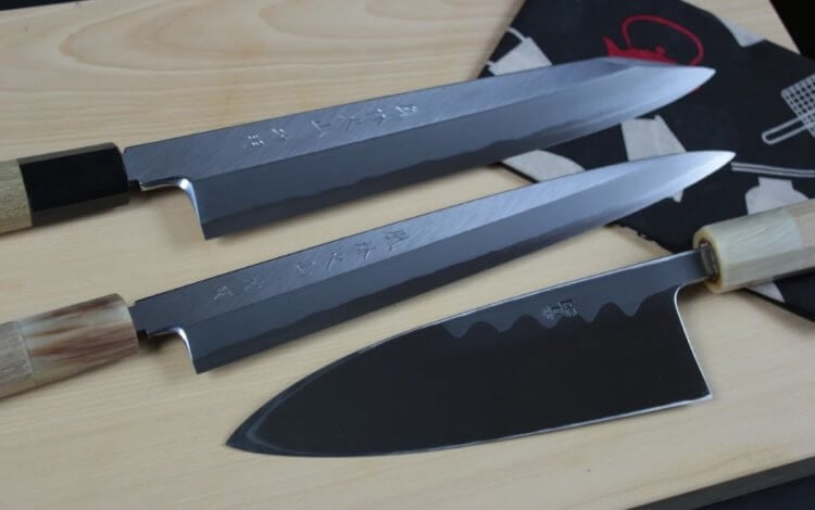 Железные металлы. Из стали изготавливаются прочные и красивые ножи причем не только кухонные. Фото.
