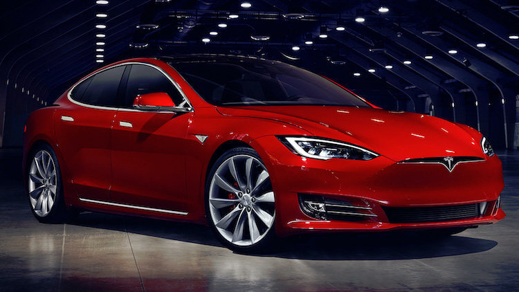 Какой пробег у Tesla от одной зарядки. Tesla Model S 100D 2019 года. Фото.