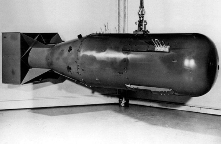 Самый радиоактивный металл. Уран-235 использовался при ядерной бомбардировке Хиросимы, в бомбе «Малыш». Фото.