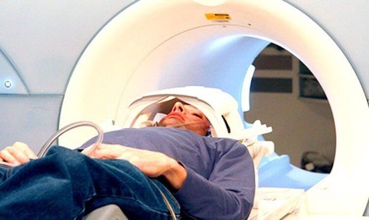 МРТ головного мозга. Так делают МРТ головного мозга. Фото.