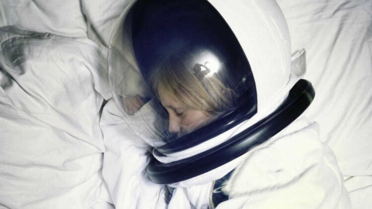 Люди будущего. Во время длительных космических полетов, астронавты будут спать. И это отлично! Фото.