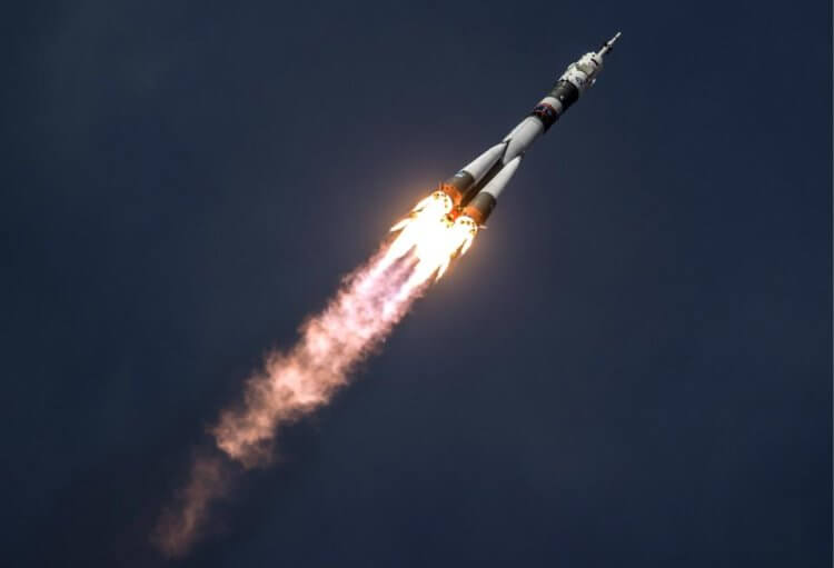 NASA: Россия сможет отправлять своих космонавтов в космос на Crew Dragon. Ракета «Союз» с космическим кораблем «Союз МС-09». Фото.
