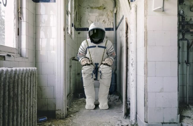 В какой туалет будут ходить будущие жители Луны? Фото.
