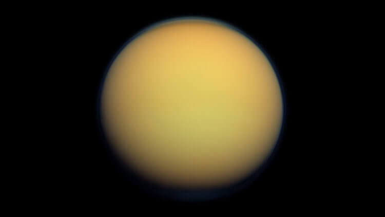 Титан – особенная луна. Скорее всего на Титане есть жизнь, просто она очень сильно отличается от нашей. Фото.