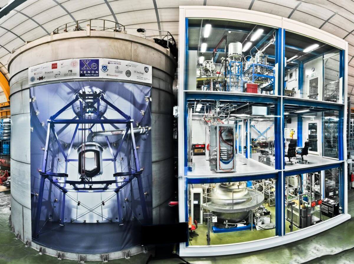 Тайны Вселенной и темной материи. Чан с благородным газом ксеноном в подземной лаборатории в Италии. Фото.