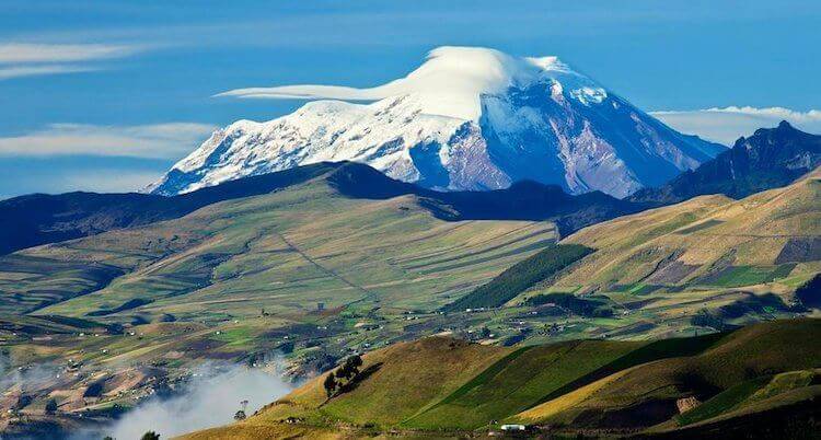 Самая высокая гора в мире. Это и есть Чимборасо. Фото.