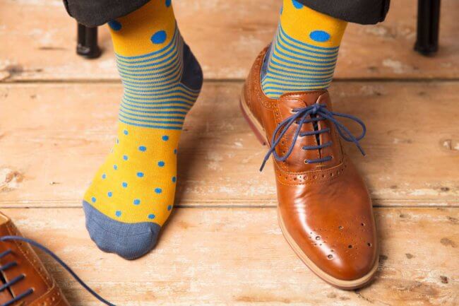 Почему ноги пахнут сыром? Бактерии дают вашей обуви 4 разных запаха. Фото.