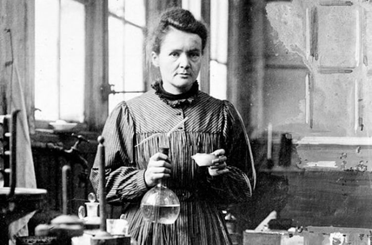 Эксперимент Марии Кюри. Мария Кюри — одна из главных женщин в науке. Фото.