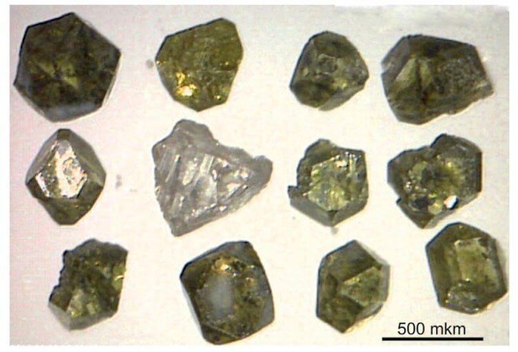 Алмазы на вулкане Толбачик. Микроалмазы, обнаруженные в лаве после извержения 2012-13 гг. на вулкане Толбачик. Фото.