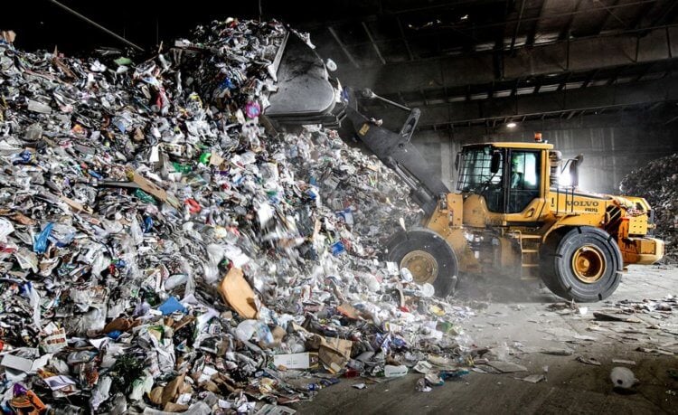 Сколько пластикового мусора наберется на Земле в 2040 году? Плохие новости — производством пластика мы конкретно испортили себе будущее. Фото.