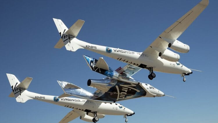 Космический туризм на VSS Unity. Самолет-носитель VMS Eve назван в честь матери Ричарда Брэнсона — Евы Брэнсон. Фото.