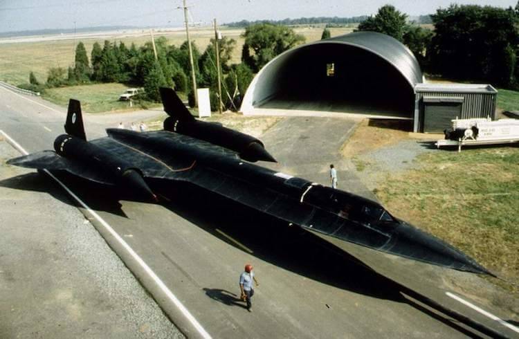 SR-71 ”Blackbird” — черная птица. Чем вам не самолет «Людей Х»? Фото.