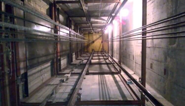 Аварии лифтов. Так выглядит лифтовая шахта. Фото.