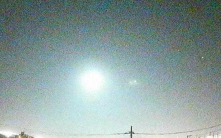 Над Японией пролетел неопознанный объект. Что это? Нет, это не Солнце, а неопознанный объект над Японией. Фото.