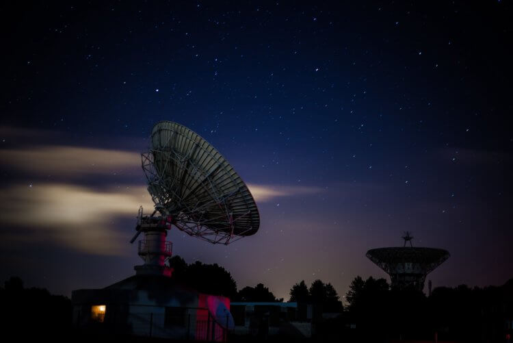 Попытки наладить связь с инопланетянами. Радиотелескопы по всему миру ежедневно пытаются поймать сигнал из космоса. Фото.