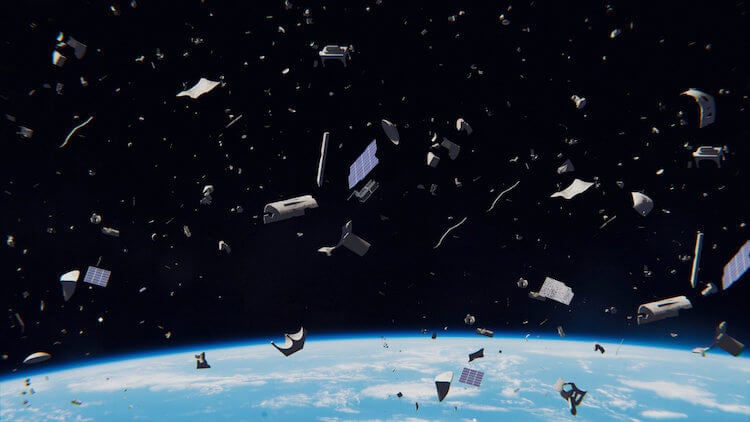 Как долго спутники могут летать вокруг Земли. На орбите очень много всего, но со временем она сама очистится от мусора и прочих объектов. Фото.