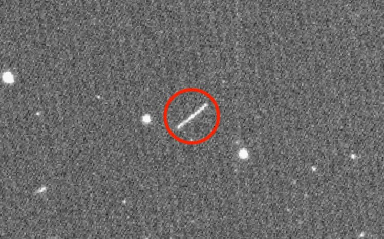 Астероид пролетел на рекордном расстоянии от Земли. Фотография, сделанная телескопом ZTF. Фото.