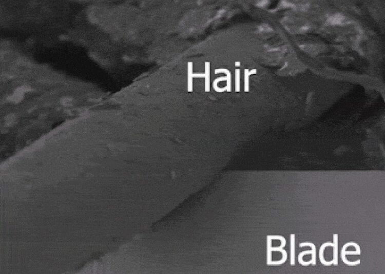 Изнашивание лезвий. Анимацию того, как лезвие режет волос, можно посмотреть тут. Фото.