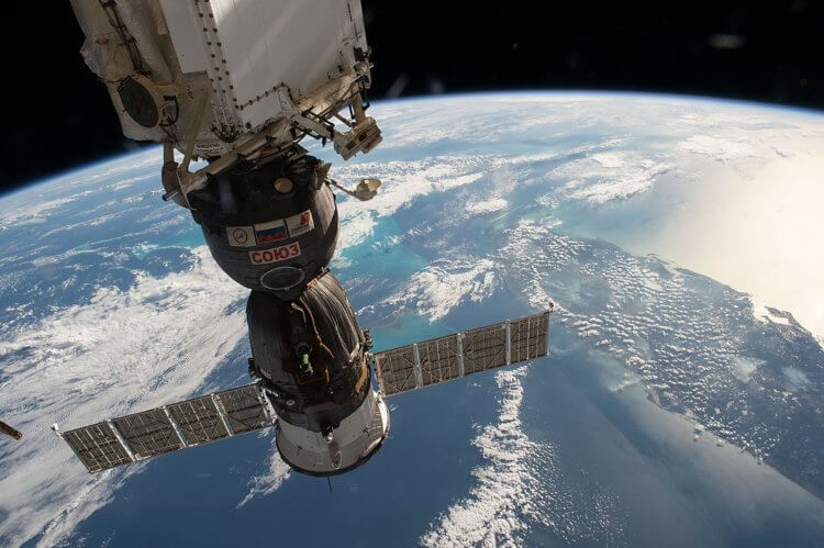 Частные полеты Space Adventures. «Союз» пролетает над штатом Флорида, США. Фото.