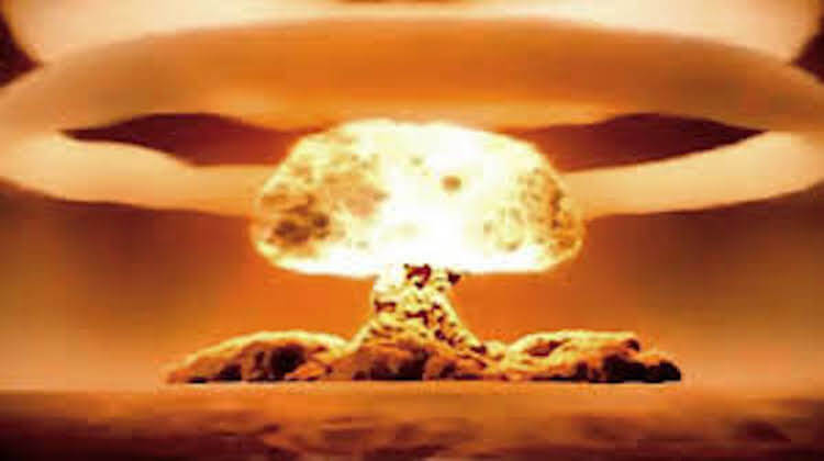А вы знаете, какой была самая мощная бомба в мире? Реальное применение пары «царь-бомб» могло изменить нашу планету навсегда. Фото.