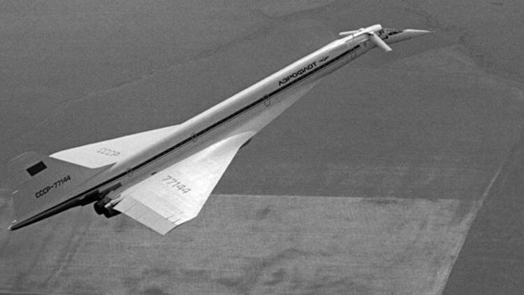 Чем Конкорд отличается от сверхзвукового ТУ-144. На этом фото хорошо видны крылышки, которые открываются у ТУ-144 при посадке. Фото.