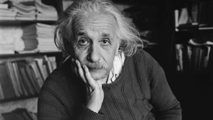 Альберт Эйнштейн – Ранг 0,5. физик-теоретик, один из основателей современной теоретической физики. Фото.