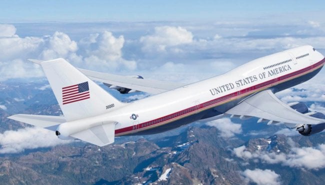 На каких самолетах летают президенты США и России? Фото.