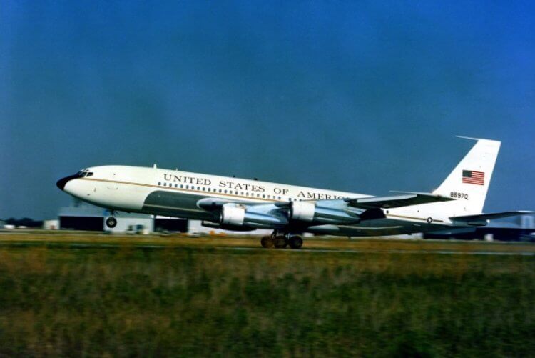 Современные самолеты президента. Самолет C-137 Stratoliner. Фото.