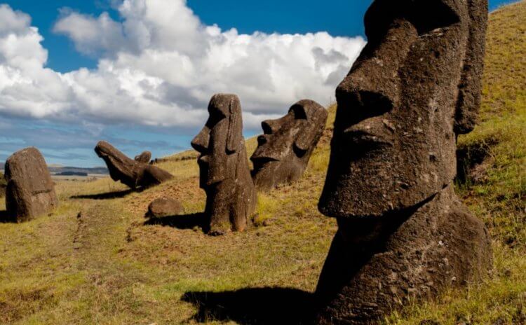 Тайна острова Пасхи. Недавно археологи смогли разгадать тайну статуй острова Пасхи. Фото.