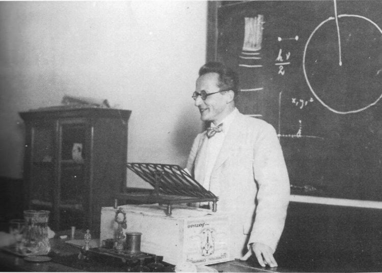 Ранг 1. Эрвин Шрёдингер — один из основоположников квантовой механики. Его уравнение волновой функции стало образцом проявления нестандартного мышления при изучении проблем микромира. Фото.