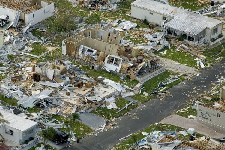 Ученые предупредили о самых страшных ураганах в 2020 году: откуда они берутся? Ураган Чарли в 2004 году стал одним из самых мощных в истории. Фото.