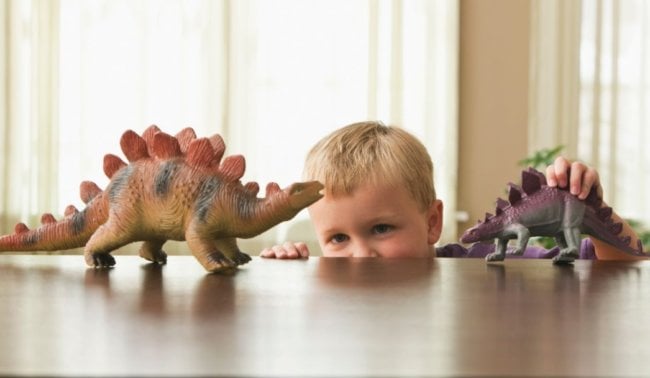 Почему дети сильно интересуются динозаврами? Фото.