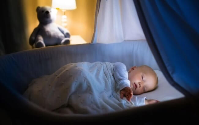 Почему дети спят дольше взрослых? Фото.