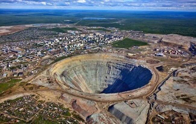 Кимберлитовая трубка или самая большая дырка в Земле. Фото.