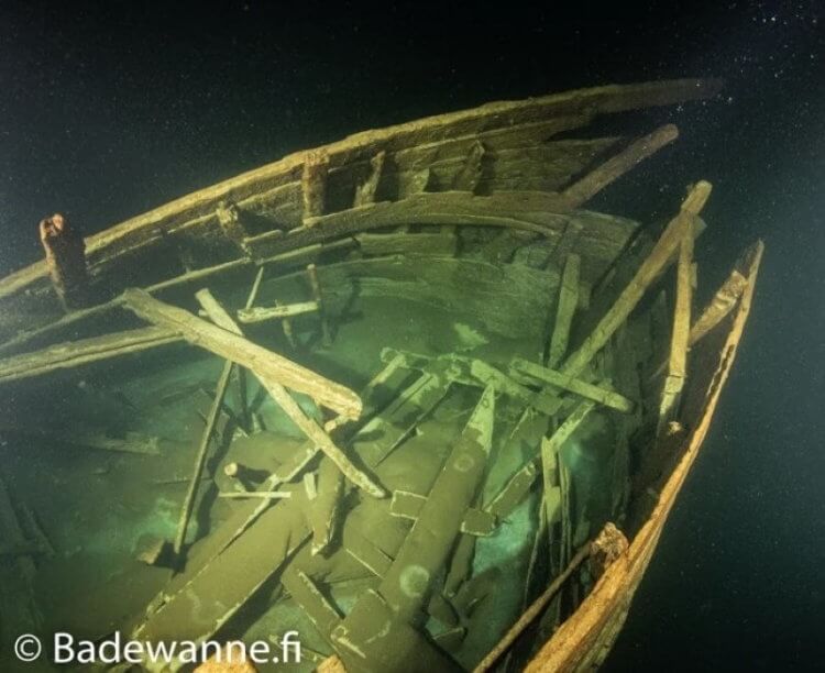 Причины разрушения кораблей. Благодаря особенностям Балтийского моря, корабль отлично сохранился. Фото.